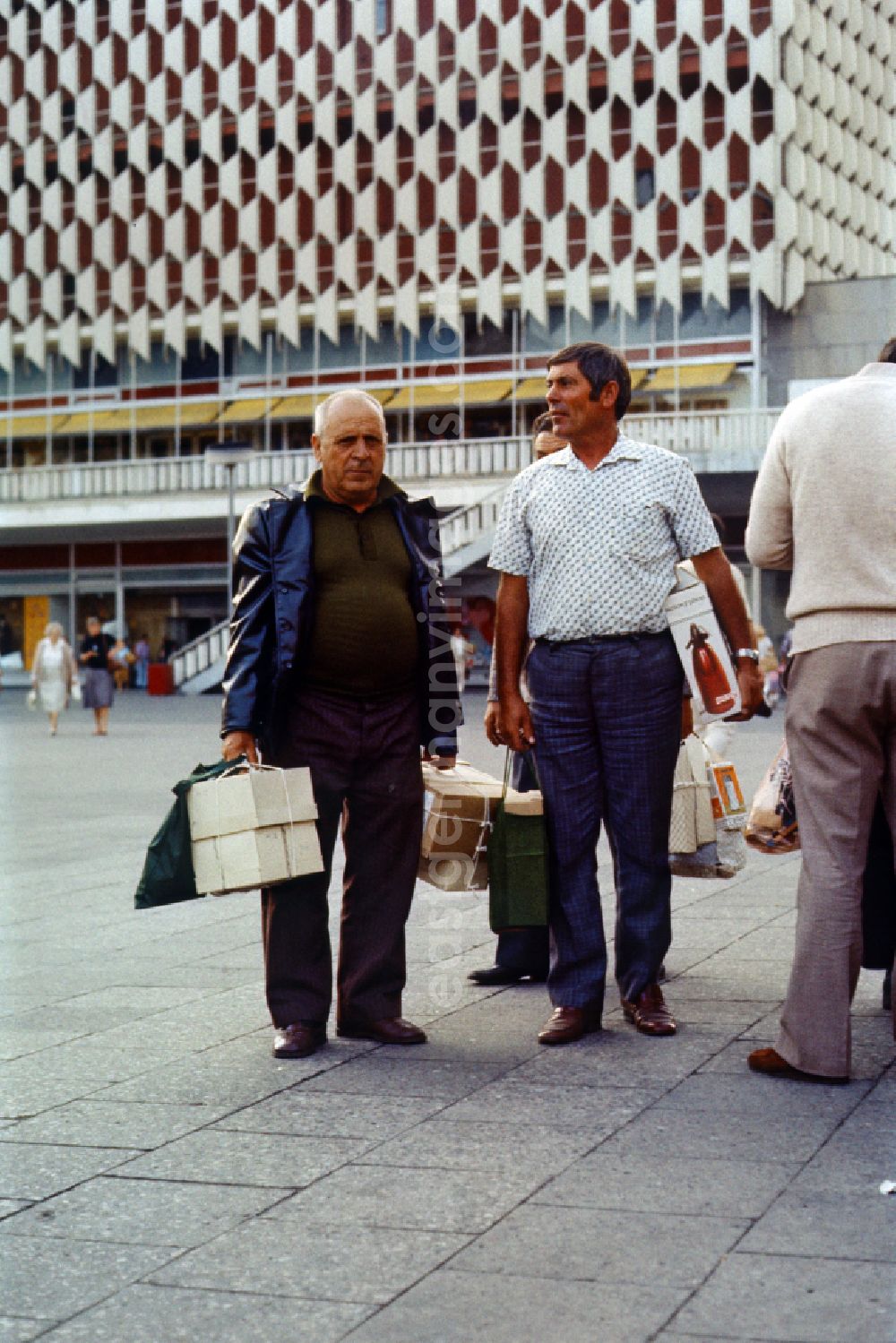 GDR picture archive: Berlin - People on Alexanderplatz in East Berlin in the area of the former GDR, German Democratic Republic