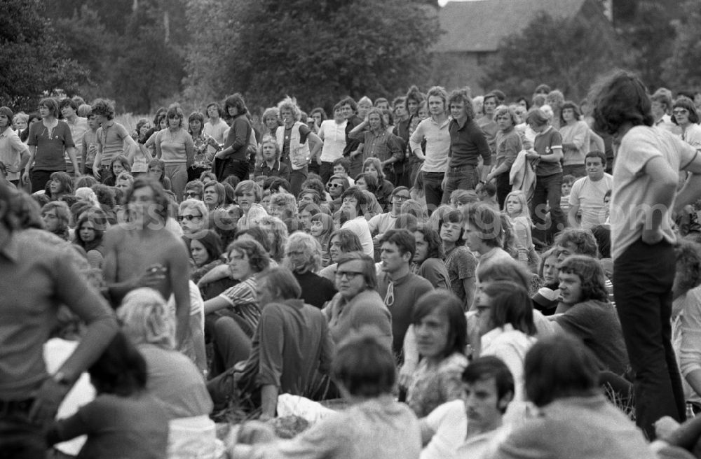 Wanzleben-Börde: People at an open-air concert of the Puhdys in Wanzleben-Boerde, Saxony-Anhalt in the area of the former GDR, German Democratic Republic