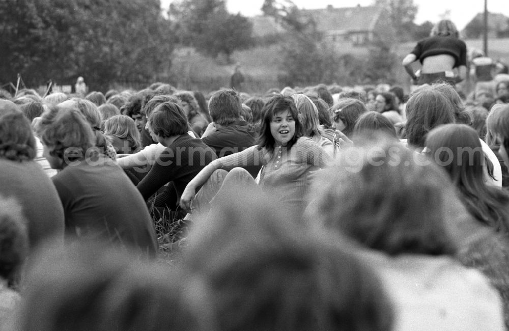 GDR picture archive: Wanzleben-Börde - People at an open-air concert of the Puhdys in Wanzleben-Boerde, Saxony-Anhalt in the area of the former GDR, German Democratic Republic