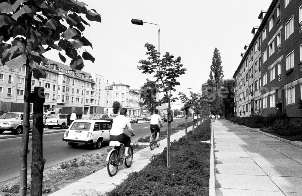 GDR picture archive: Berlin-Köpenick - Müggelheimerstr. - Neubauten 04.