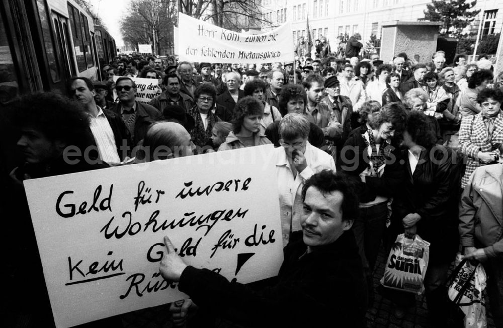 GDR photo archive: - Mieterprotest vor dem Landtag Brandenburg Umschlagnummer: 7292