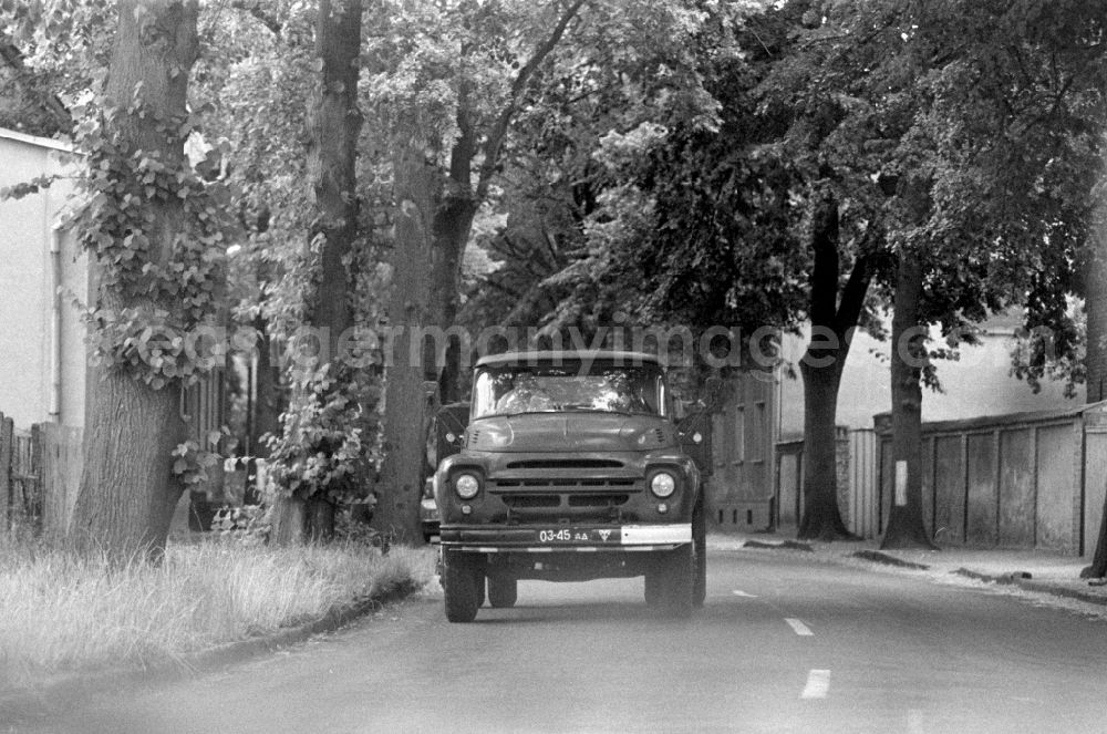 GDR image archive: Wünsdorf - Truck - truck as a military vehicle vom Typ KamAZ und ZIL der GSSD in Wuensdorf in the state Brandenburg on the territory of the former GDR, German Democratic Republic