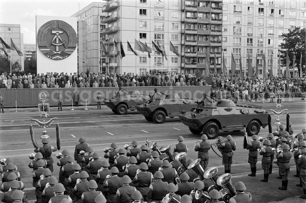 Berlin: Parade formation and march of soldiers and officers on the parade of honour with motorised land forces units including tanks of the NVA National People's Army in Karl-Marx-Allee in the Mitte district of Berlin, the former capital of the GDR, German Democratic Republic