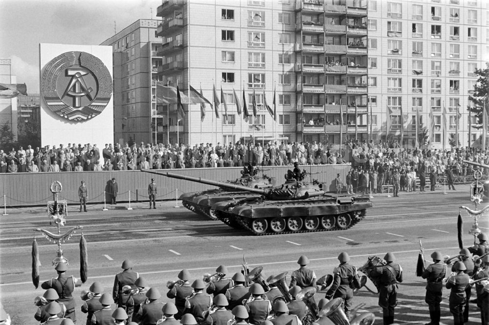 Berlin: Parade formation and march of soldiers and officers on the parade of honour with motorised land forces units including tanks of the NVA National People's Army in Karl-Marx-Allee in the Mitte district of Berlin, the former capital of the GDR, German Democratic Republic