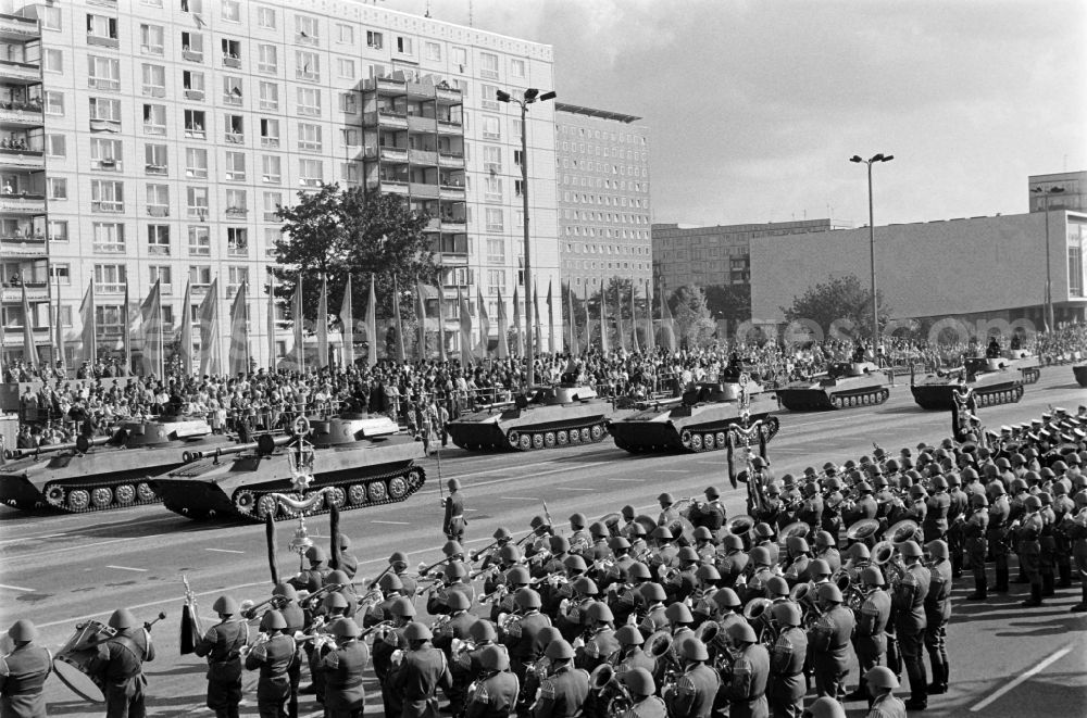 GDR photo archive: Berlin - Parade formation and march of soldiers and officers on the parade of honour with motorised land forces units including tanks of the NVA National People's Army in Karl-Marx-Allee in the Mitte district of Berlin, the former capital of the GDR, German Democratic Republic
