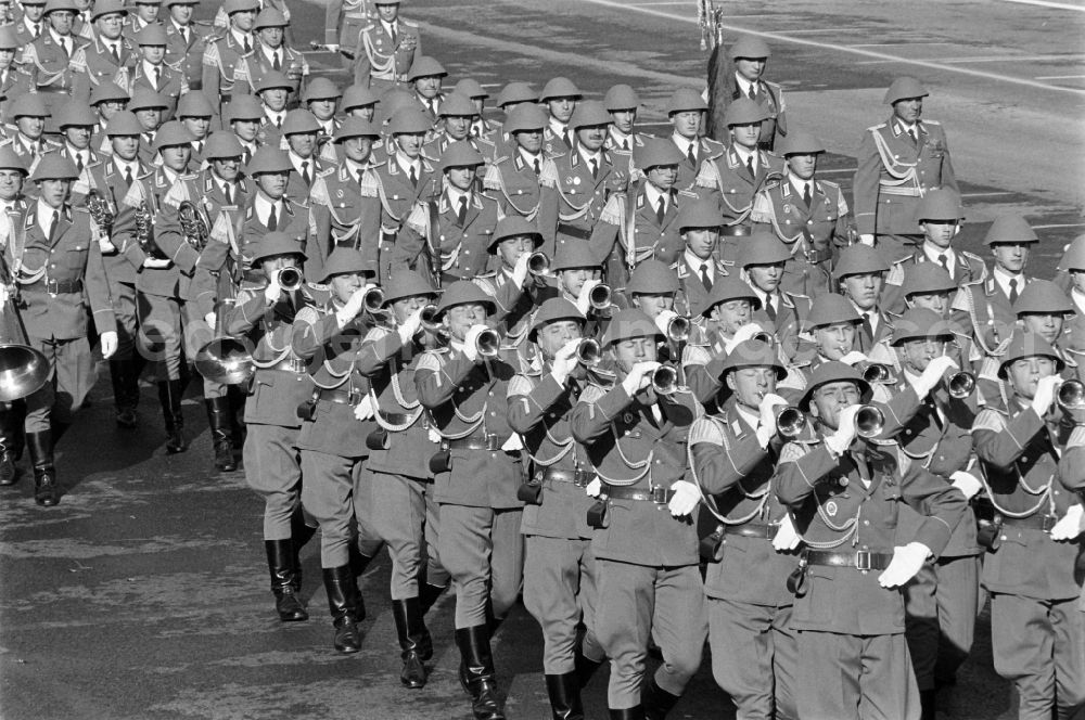 GDR picture archive: Berlin - Parade formation and march of soldiers and officers of the music corps on the parade of honor in the street Karl-Marx-Allee in the district Mitte in Berlin, the former capital of the GDR, German Democratic Republic