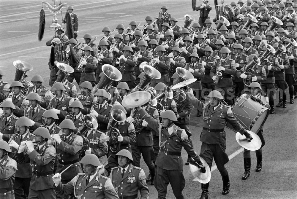 GDR image archive: Berlin - Parade formation and march of soldiers and officers of the music corps on the parade of honor in the street Karl-Marx-Allee in the district Mitte in Berlin, the former capital of the GDR, German Democratic Republic