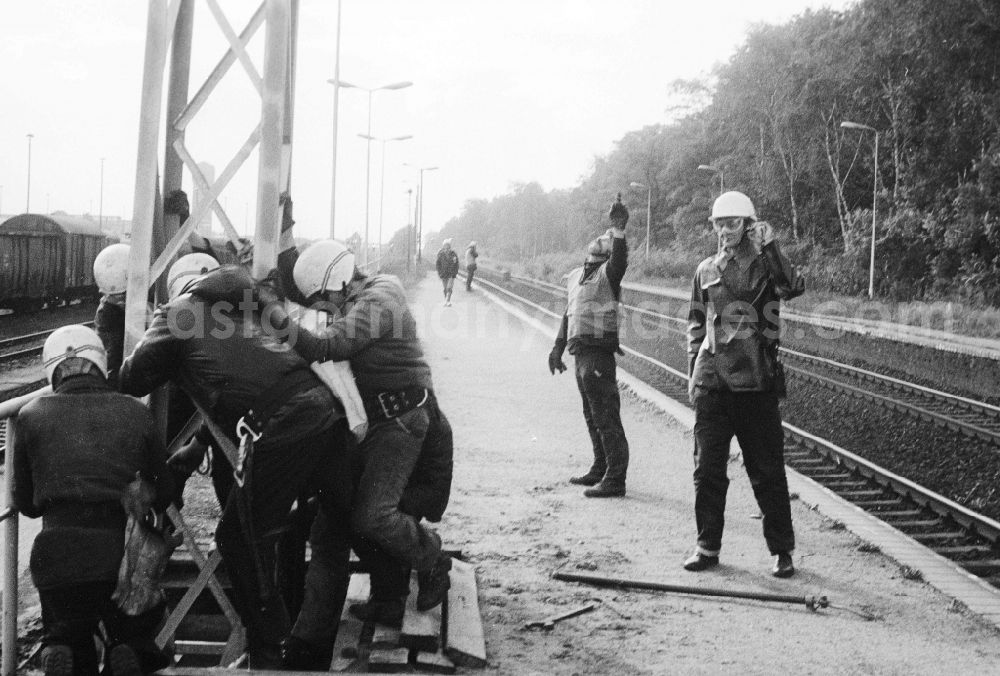 GDR photo archive: Seddiner See - Employees of the German national railway mount driving poles in the Bahnof Seddin in Seddiner sea in the federal state Brandenburg in the area of the former GDR, German democratic republic