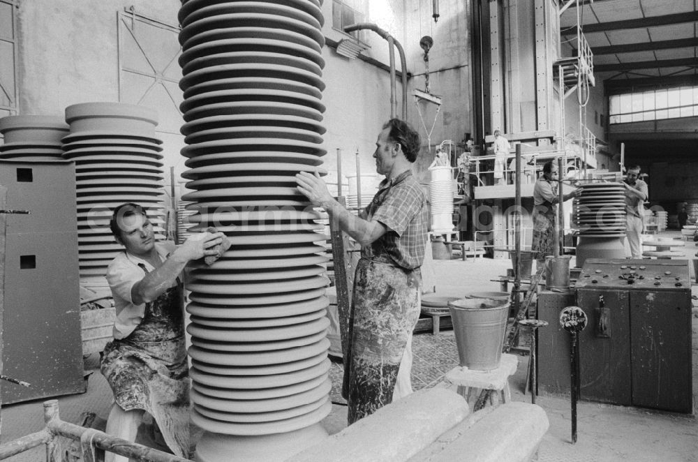GDR image archive: Hermsdorf - Employees of Ceramic Works Hermsdorf (KWH) in the production of high voltage insulators in Hermsdorf in Thuringia on the territory of the former GDR, German Democratic Republic