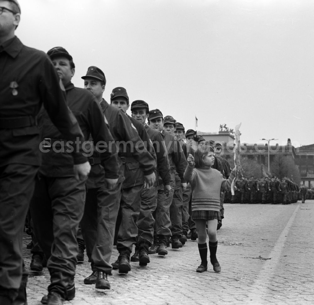 GDR picture archive: Berlin Mitte - The members of the fighting groups of the working class during the advance to the VIP stand to fight and holiday of the 1st On May Schlossplatz in Berlin - Mitte