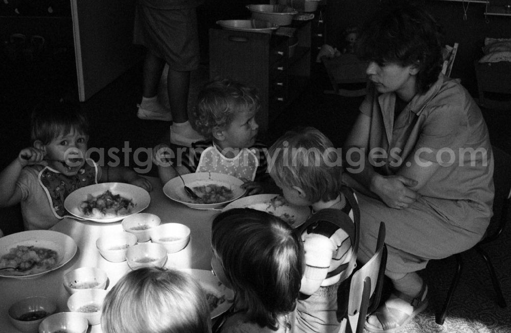 Berlin: Lunch at the kindergarten in Berlin Eastberlin on the territory of the former GDR, German Democratic Republic