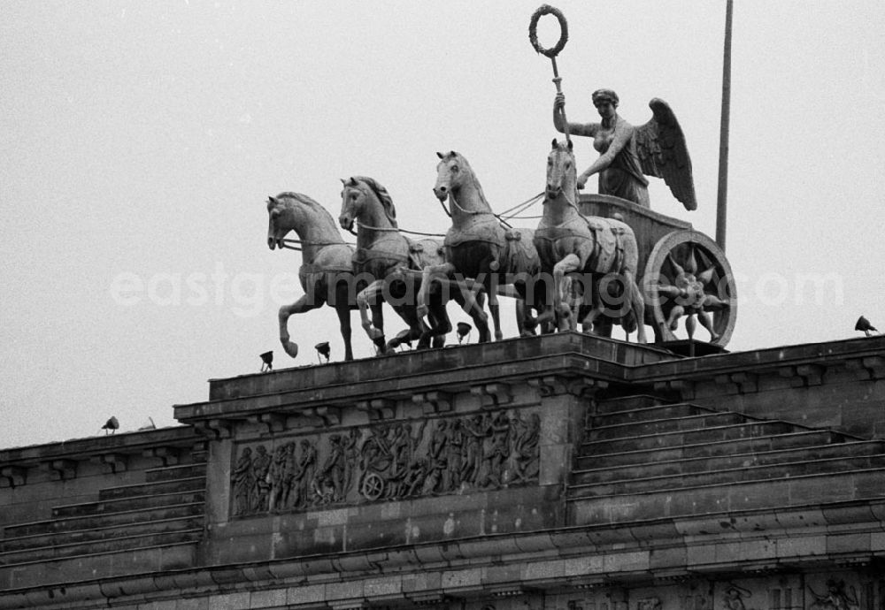GDR picture archive: Berlin-Mitte - Mitte-Berlin Brandenburger Tor/ Quadriga 03.01.9