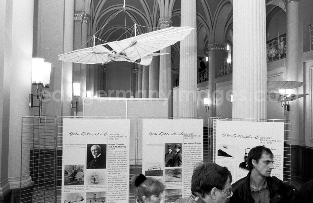 Berlin-Mitte: Mitte - Berlin Otto-Lilienthal-Ausstellung im Roten Rathaus 28.12.9