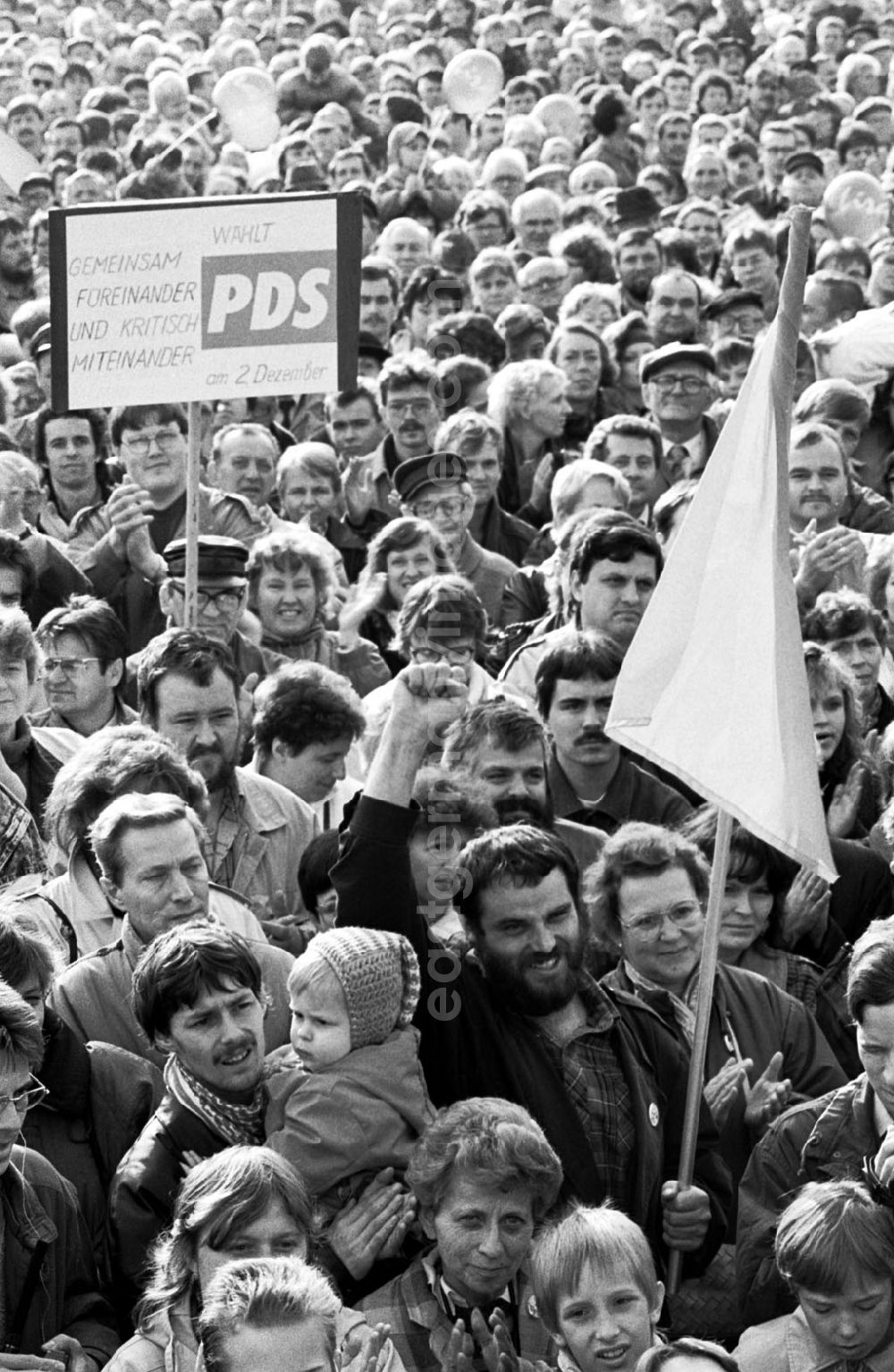 GDR image archive: Berlin-Mitte - Mitte - Berlin PDS-Wahlkundgebung auf dem Alex 28.10.9
