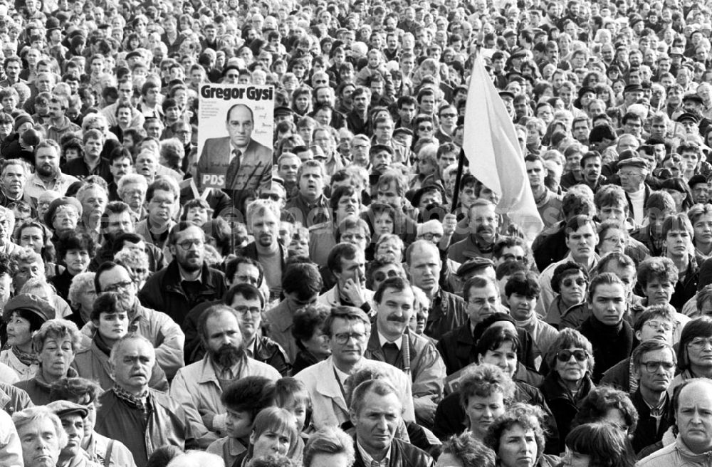GDR photo archive: Berlin-Mitte - Mitte - Berlin PDS-Wahlkundgebung auf dem Alex 28.10.9