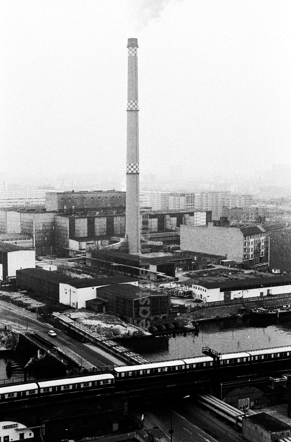 GDR picture archive: Berlin-Mitte - Mitte/Berlin Heizkraftwerk Berlin/ Mitte-Winterversorgung 02.01.9