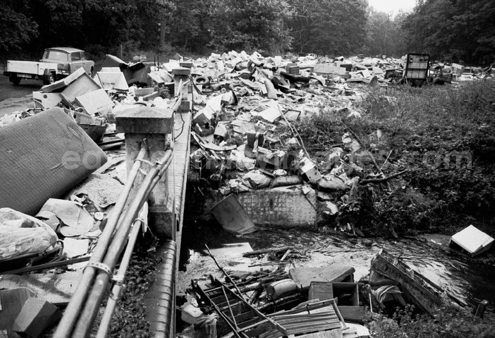 GDR photo archive: - Mülldeponie zwischen Hoppegarten und Friedrichshagen Umschlag:691