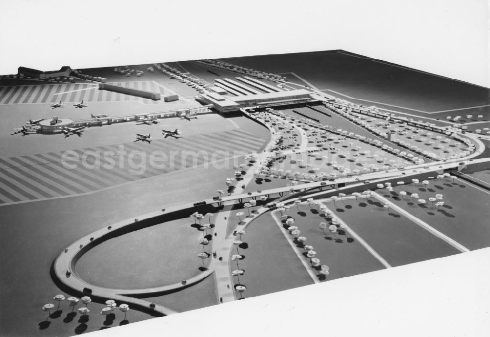 GDR image archive: Schönefeld - Model for the transformation of the Central Airport Berlin - Schoenefeld in Brandenburg