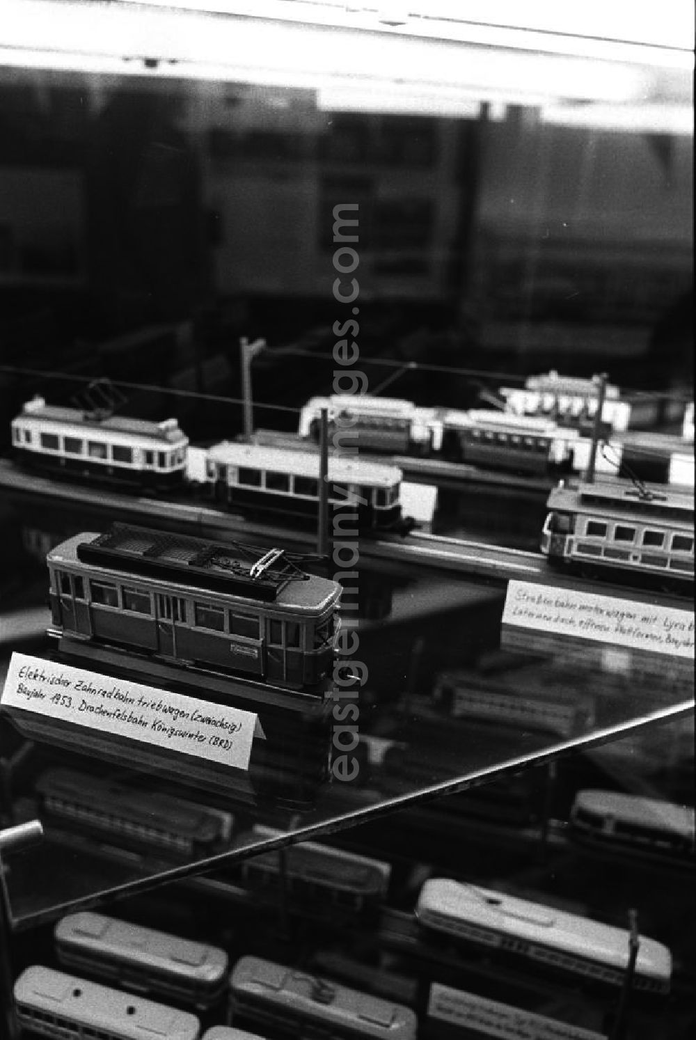 GDR photo archive: Berlin - Modelleisenbahnausstellung am Prater / Prenzlauerberg. Im Bild Modelle im Detail.