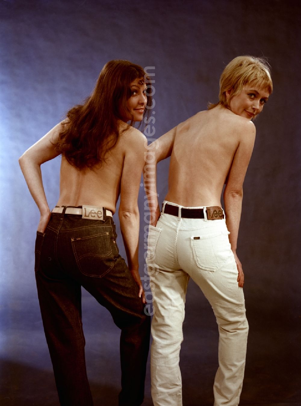 GDR photo archive: Berlin - Models show the latest jeans fashion for women from the company Lee in Berlin, the former capital of the GDR, German Democratic Republic