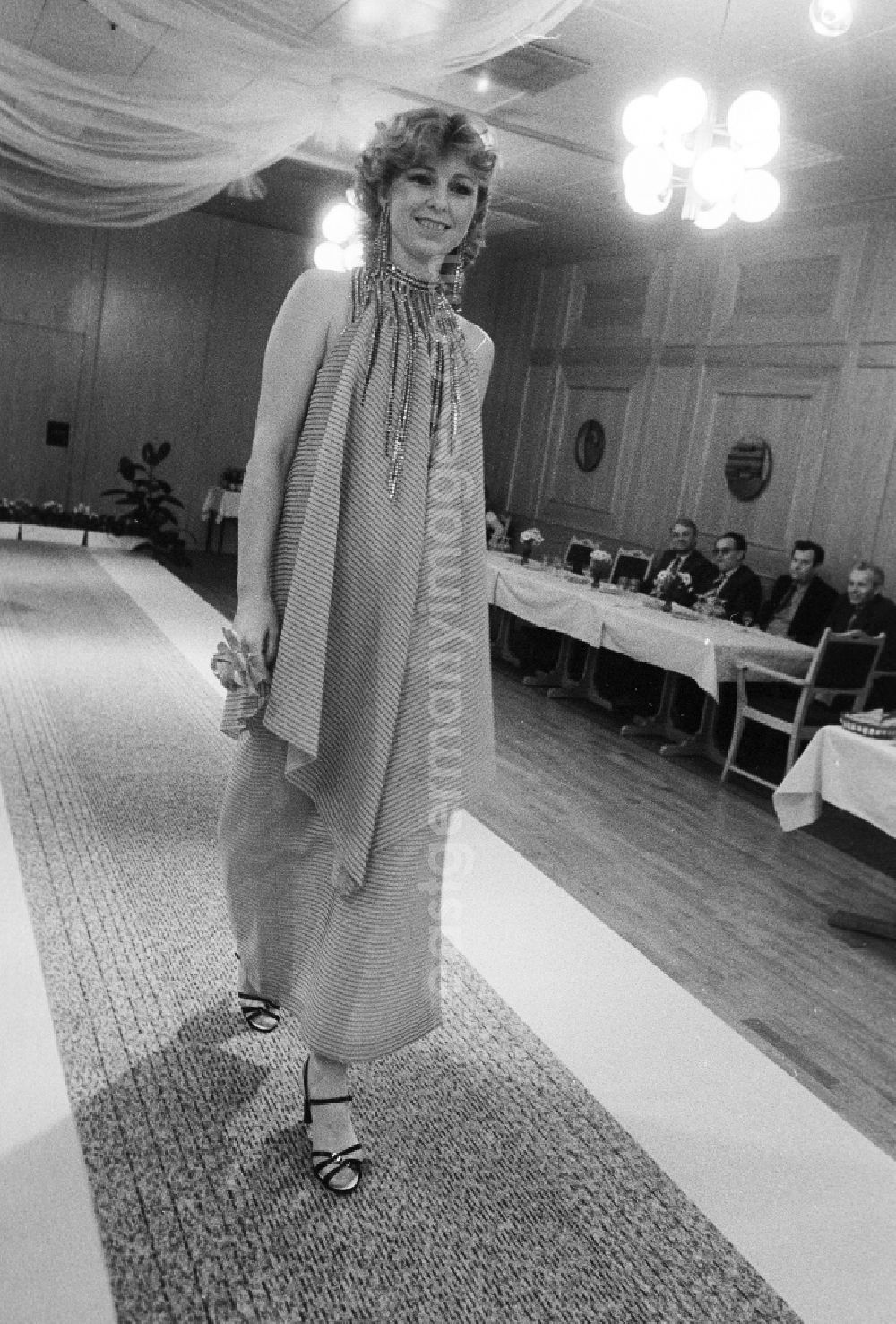 GDR picture archive: Berlin - Fashion show in the convention hall, today bcc Berlin Congress centre, in Berlin, the former capital of the GDR, German democratic republic