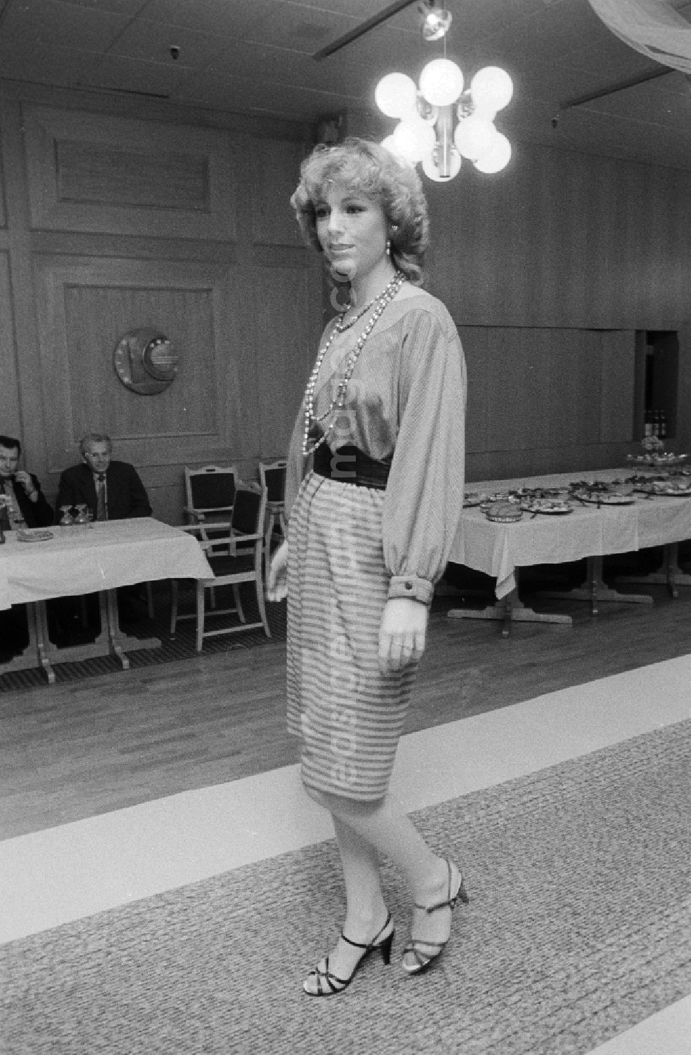 GDR photo archive: Berlin - Fashion show in the convention hall, today bcc Berlin Congress centre, in Berlin, the former capital of the GDR, German democratic republic