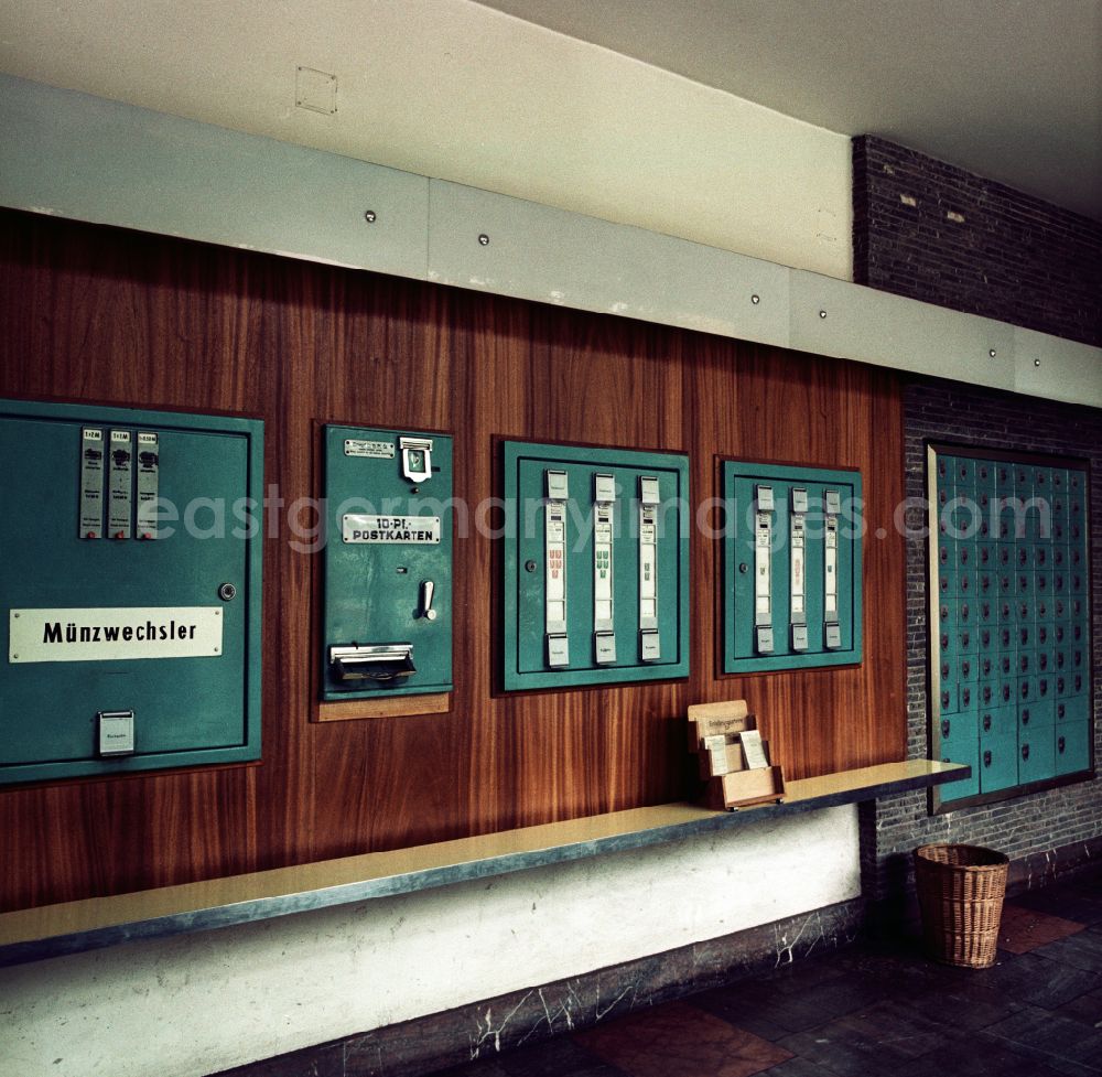 GDR image archive: Potsdam - Modern coin changer, postcard machine, stamp machines and lockers at a post office in Potsdam on the territory of the former GDR, German Democratic Republic