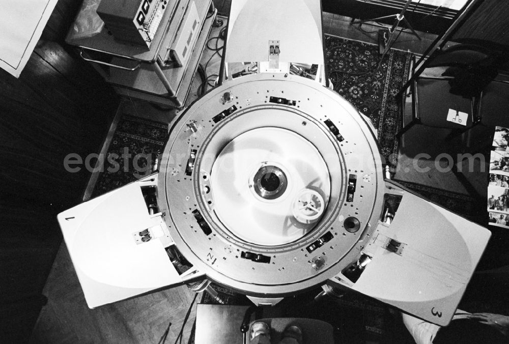 GDR photo archive: Moskau - Module for coupling to the Soyuz rocket on display at the All-Russia Exhibition Centre in Moscow in Russia