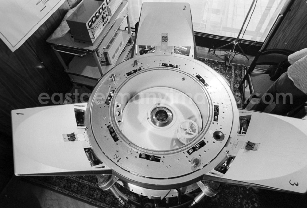 GDR picture archive: Moskau - Module for coupling to the Soyuz rocket on display at the All-Russia Exhibition Centre in Moscow in Russia