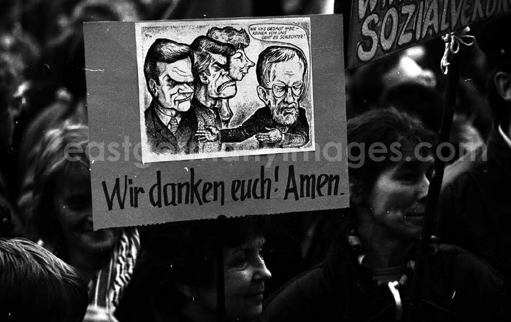 GDR picture archive: - Montagsdemo vor der Treuhand/Politikerköpfe Umschlag:7282
