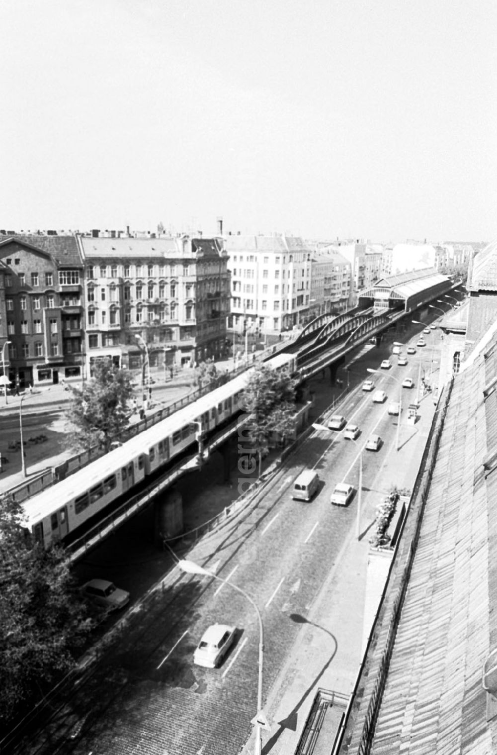 GDR photo archive: Berlin-Schönhauser Alle - Motive Straßenverkehr Schönhauser Allee 19.