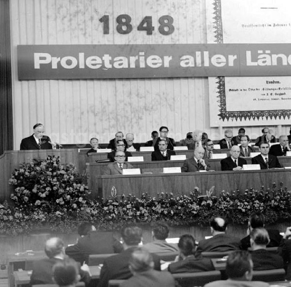 GDR image archive: Berlin - März 1973 Panorama Blick auf dem Präsidium der Internationalen wissenschaftlichen Konferenz im Hause des ZK der SED.