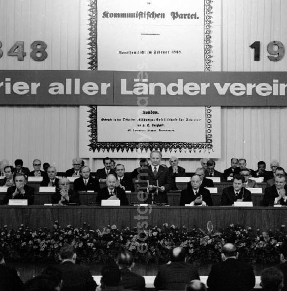 GDR photo archive: Berlin - März 1973 Panorama Blick auf dem Präsidium der Internationalen wissenschaftlichen Konferenz im Hause des ZK der SED.
