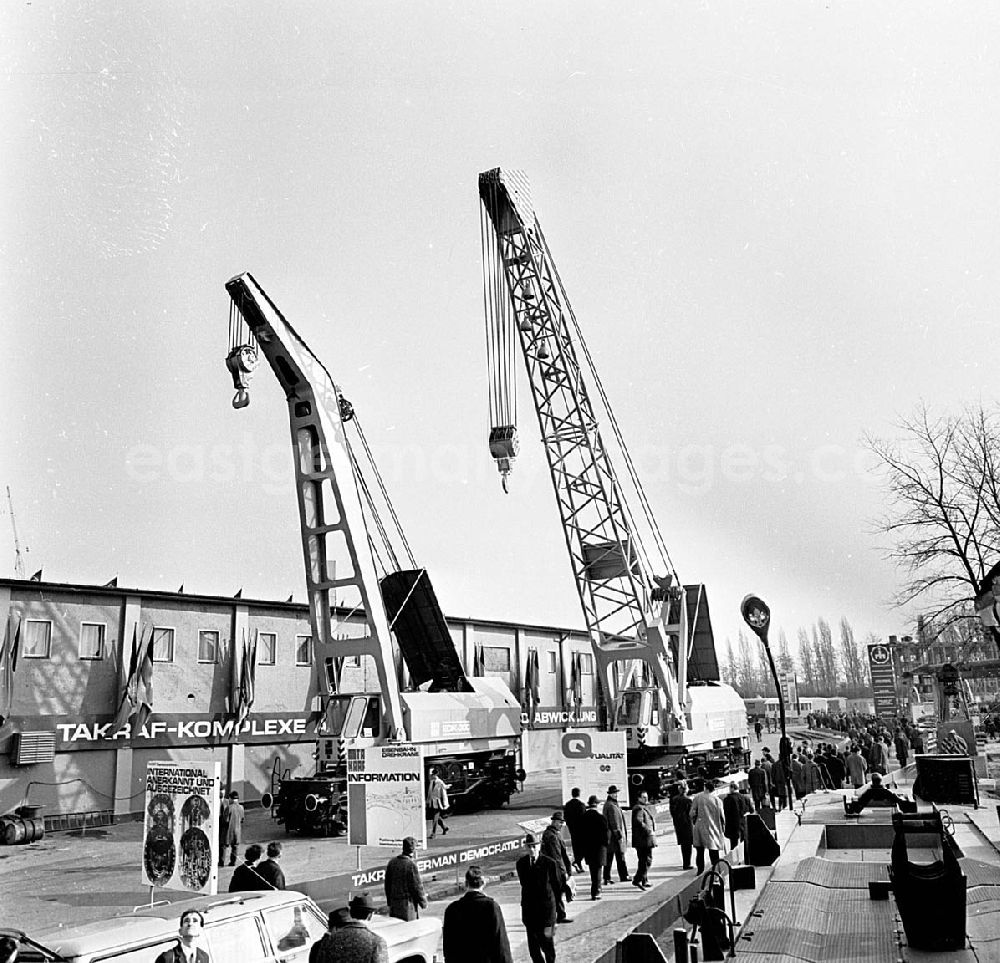 Leipzig / Sachsen: März 1967 Technische Messe in Leipzig (Sachsen) Ausstellung des EDK 300 (links), EDK 50