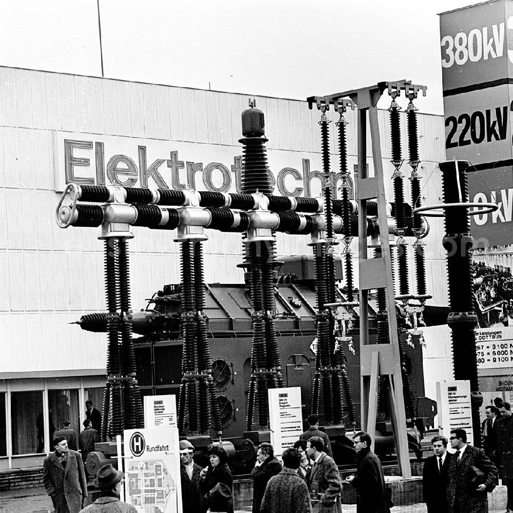Leipzig / Sachsen: März 1967 Technische Messe in Leipzig (Sachsen) Elektrotechnik Umschlagnr.: 12