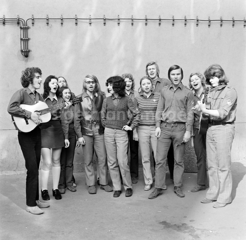GDR photo archive: Berlin - A music-playing group from the VEB NARVA company school in Berlin Eastberlin on the territory of the former GDR, German Democratic Republic