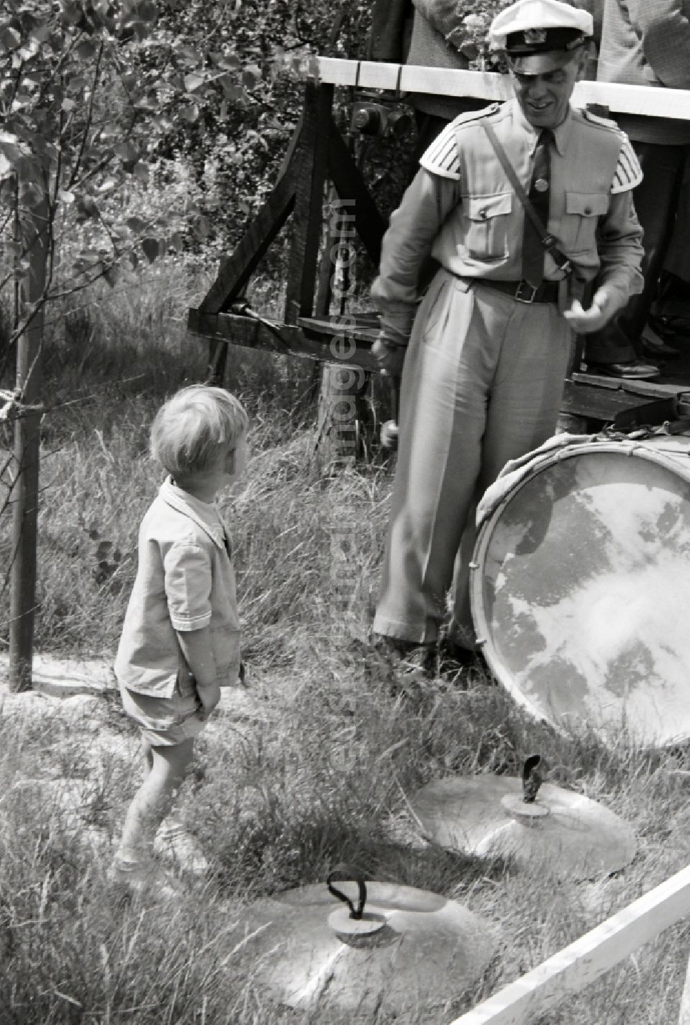 Prerow: Young boy interested in music at the summer camp Kim Ir Sen of the pioneer organization Ernst Thaelmann in Prerow in the state of Mecklenburg-Western Pomerania in the area of the former GDR, German Democratic Republic