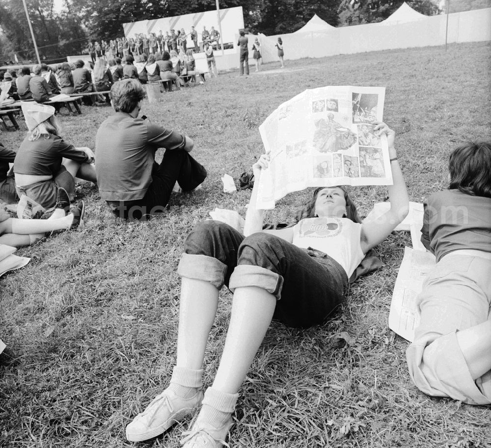 GDR photo archive: Berlin - Music event on the occasion of the world festival of the youth in the Treptower park in Berlin, the former capital of the GDR, German democratic republic
