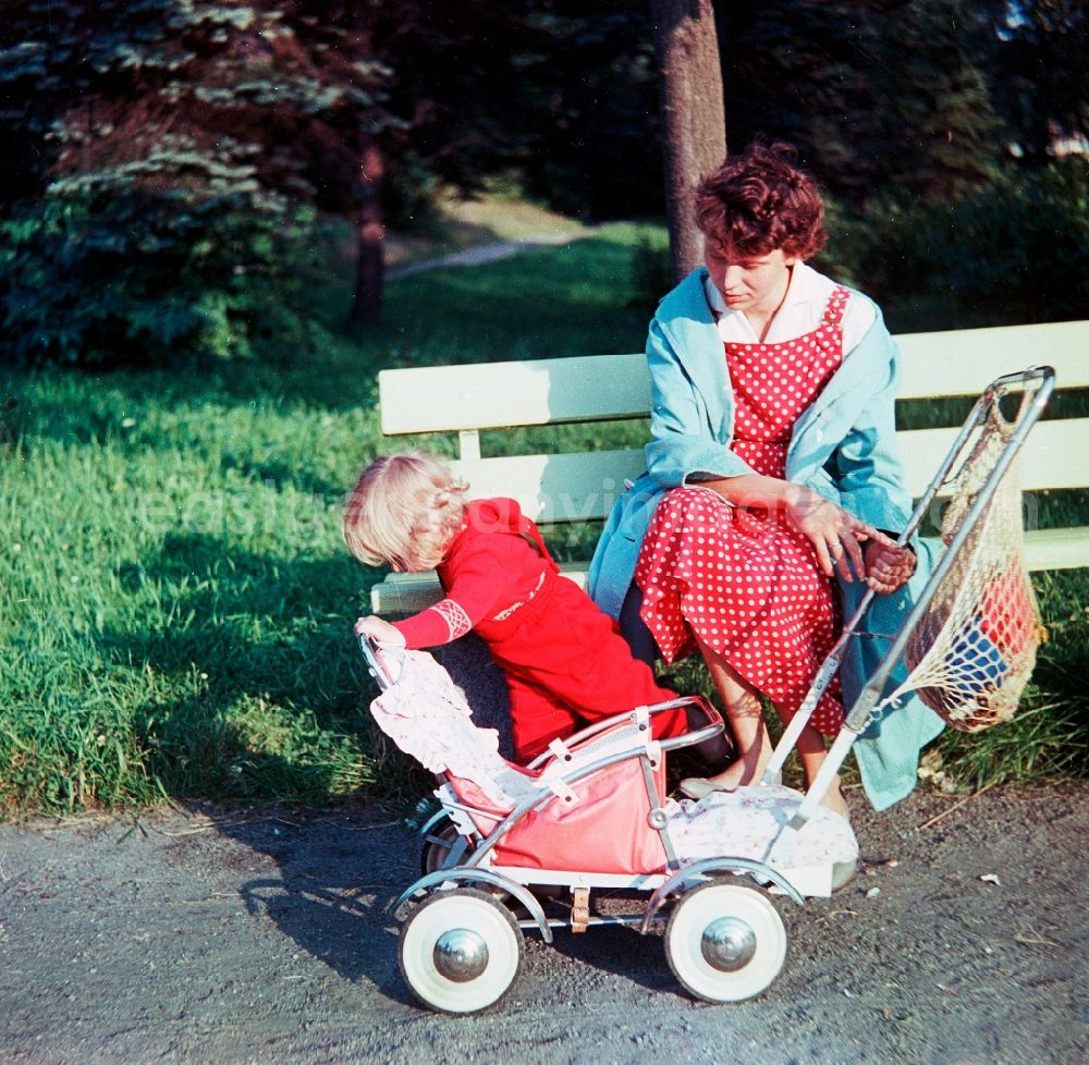 GDR photo archive: Schlettau - A mother with child with the walk in a park in Schlettau in the federal state Saxony in the area of the former GDR, German democratic republic