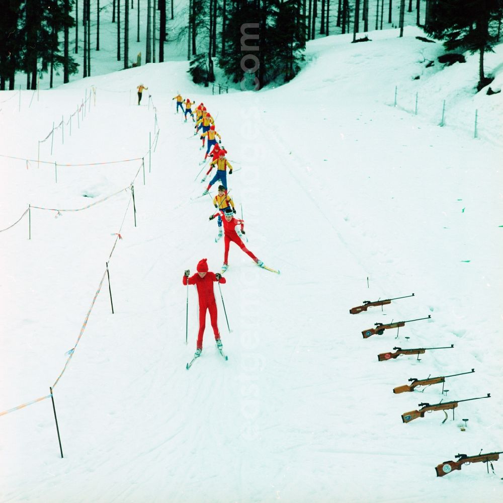 GDR picture archive: Scheibe-Alsbach - Young athletes - Biathletes of the WSV (Winter Sports Association) Scheibe-Alsbach train in the training centre in Scheibe-Alsbach in the federal state Thuringia on the territory of the former GDR, German Democratic Republic