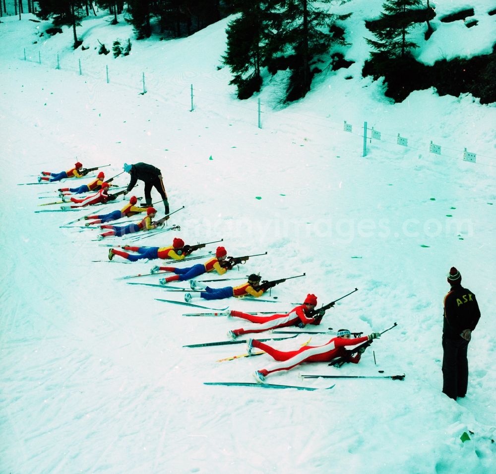GDR photo archive: Scheibe-Alsbach - Young athletes - Biathletes of the WSV (Winter Sports Association) Scheibe-Alsbach train in the training centre in Scheibe-Alsbach in the federal state Thuringia on the territory of the former GDR, German Democratic Republic
