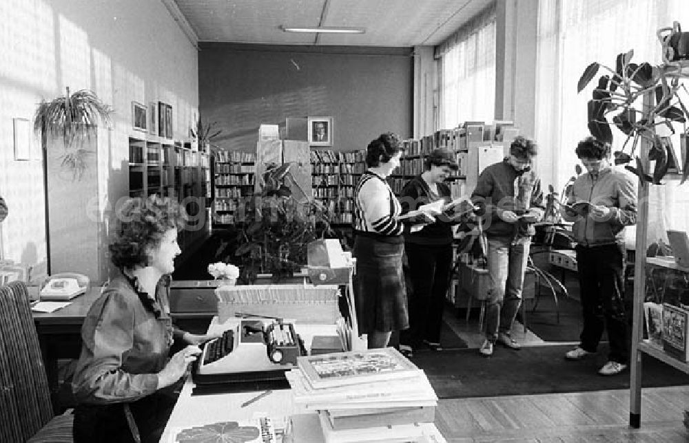 GDR picture archive: - 21.11.1986 ne Bibliothek Umschlagnr.: 1268