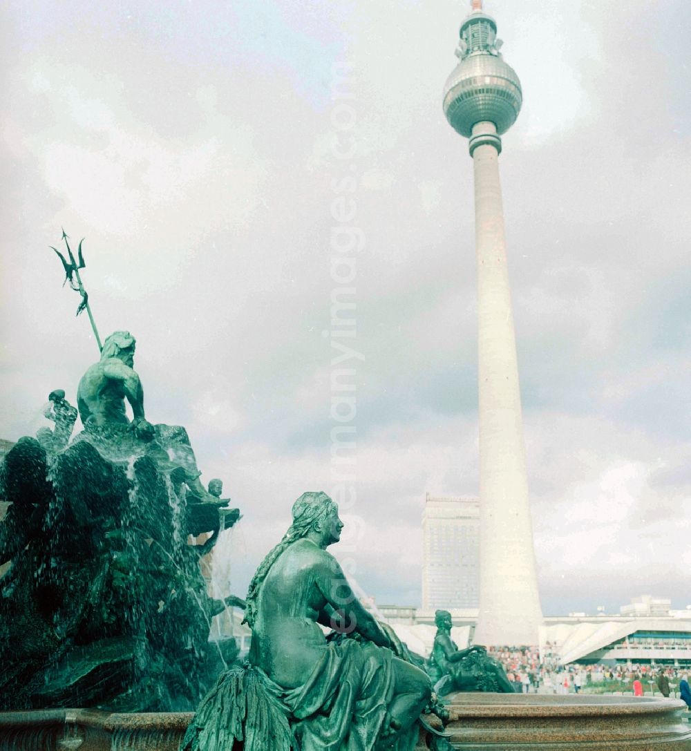 GDR picture archive: Berlin - The Neptune Fountain and the television tower in the centre of Berlin, the former capital of the GDR, German Democratic Republic