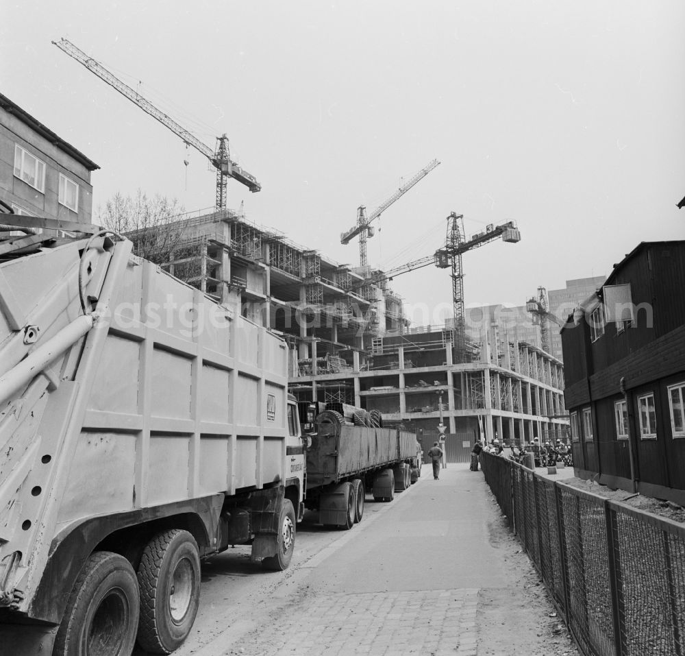 GDR image archive: Berlin - Construction of the Centrum department store at the Ostbahnhof in Berlin - Friedrichshain. Here is the largest and most modern Centrum department store in the GDR was built. Today it is one of the Galeria Kaufhof department store chain