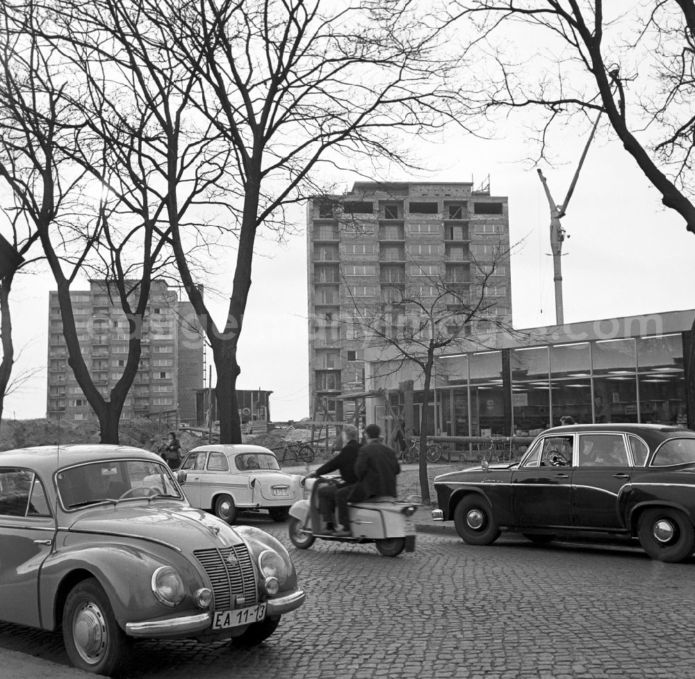 GDR picture archive: Frankfurt (Oder) - Car on the cobbled Leipziger Strasse in front of a supermarket in a new building area in Frankfurt (Oder) in the state Brandenburg on the territory of the former GDR, German Democratic Republic