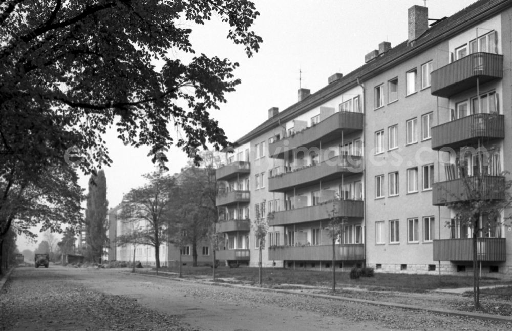 GDR picture archive: Dresden - New buildings on the Comeniusstrasse in the Striesen district in Dresden in the state Saxony on the territory of the former GDR, German Democratic Republic