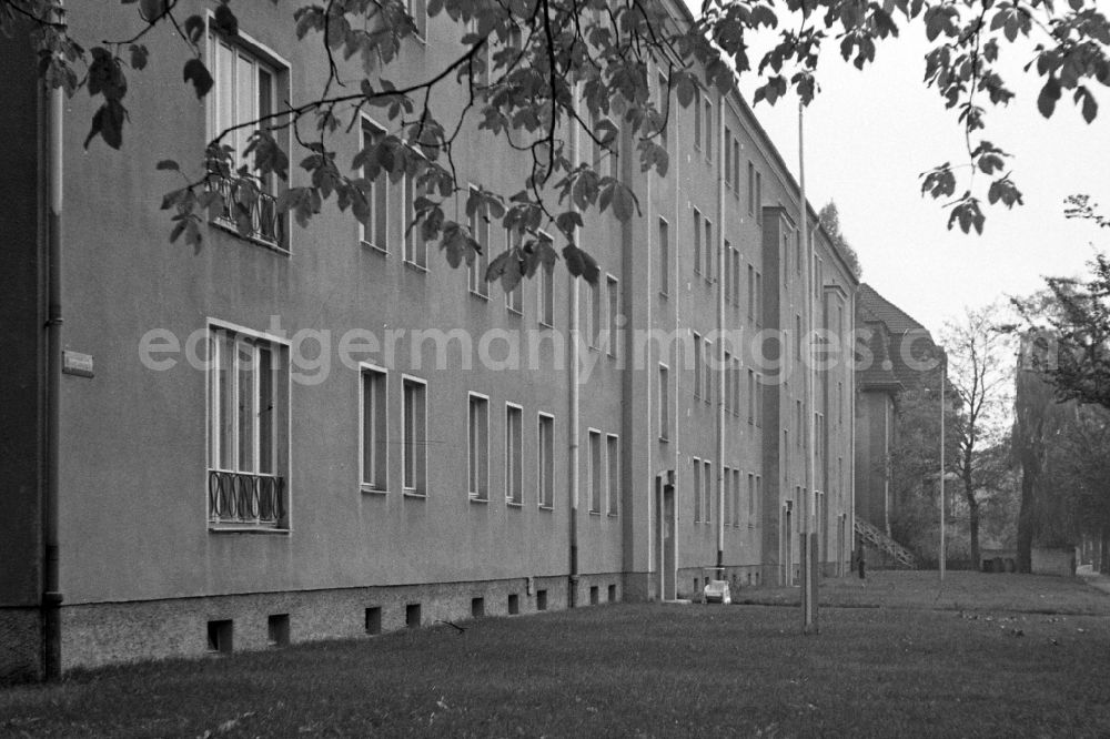 GDR picture archive: Dresden - New buildings on the Lipsiusstrasse in the Striesen district in Dresden in the state Saxony on the territory of the former GDR, German Democratic Republic