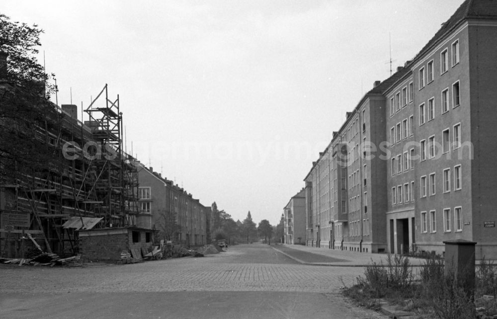 GDR photo archive: Dresden - New buildings on the Mansfelderstrasse in the Striesen district in Dresden in the state Saxony on the territory of the former GDR, German Democratic Republic