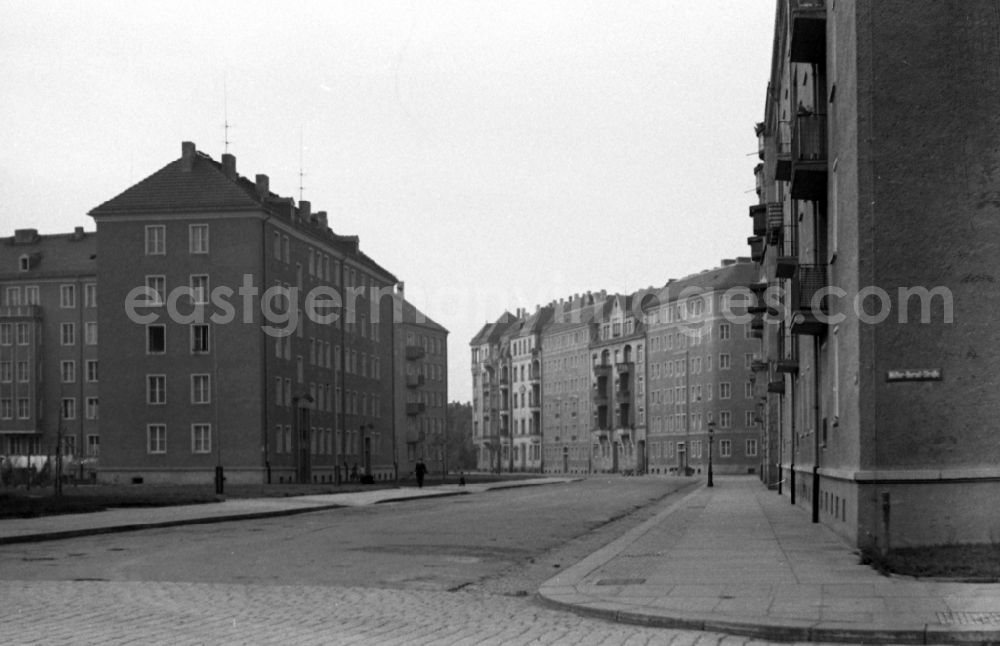 GDR image archive: Dresden - New buildings on the corner of Mueller-Berset-Strasse and Laubestrasse in the Striesen district in Dresden in the state Saxony on the territory of the former GDR, German Democratic Republic