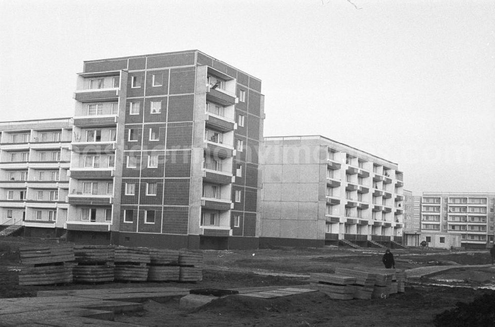 Magdeburg: Neubauten / Plattenbauten in der Hans-Grade-Straße im Stadtteil Neu Olvenstedt. 1. Bauabschnitt im Rahmen eines sozialistischen Wohnbauprojektes von 1981-1990, bei dem für 45.00